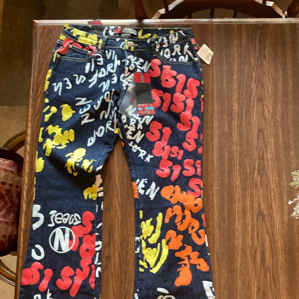 Flare graffiti jeans